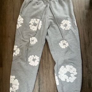 Grey denim tear’s bottoms